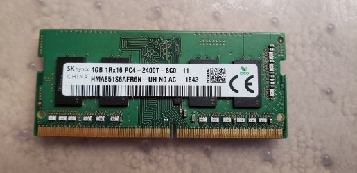 SK Hynix 4GB DDR4-2400T HMA851S6AFR6N-UH NO AC 1643.jpg